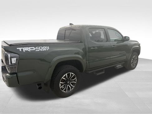 Used 2021 Toyota Tacoma TRD Sport w/ TRD Premium Sport Package AWD/4WD image 4