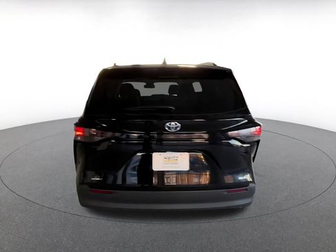 Used 2025 Toyota Sienna XLE image 13