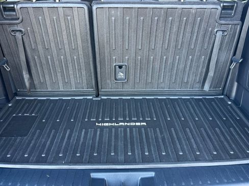 Used 2023 Toyota Highlander LE FWD image 15
