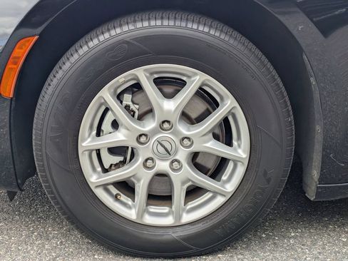 Used 2024 Chrysler Pacifica Touring-L FWD image 9