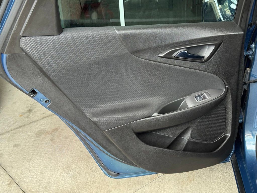 Used 2025 Chevrolet Malibu LT FWD image 18