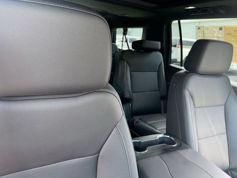 Used 2025 Chevrolet Suburban LT w/ Comfort Package RWD image 34