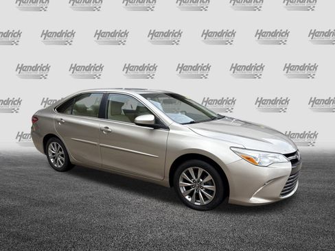 Used 2017 Toyota Camry XLE image 2