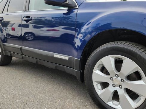 Used 2011 Subaru Outback 2.5i Premium image 18