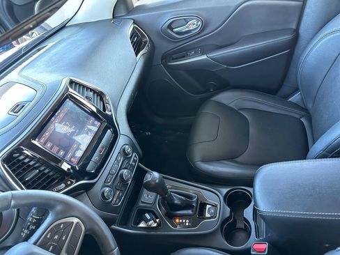 Used 2019 Jeep Cherokee Limited FWD image 23
