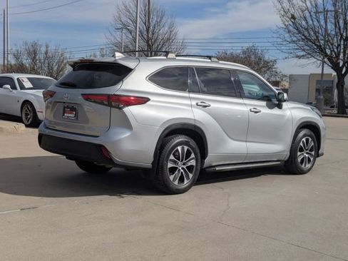 Used 2022 Toyota Highlander XLE image 6
