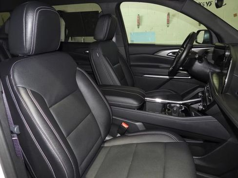 Used 2025 Chevrolet Traverse LT w/ Midnight/Sport Edition AWD/4WD image 44