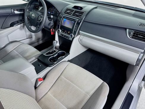 Used 2013 Toyota Camry LE image 33