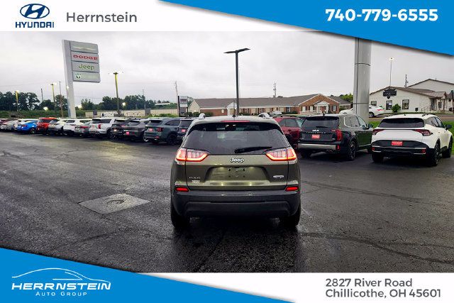 Used 2021 Jeep Cherokee Latitude w/ Mopar Interior Package AWD/4WD image 27