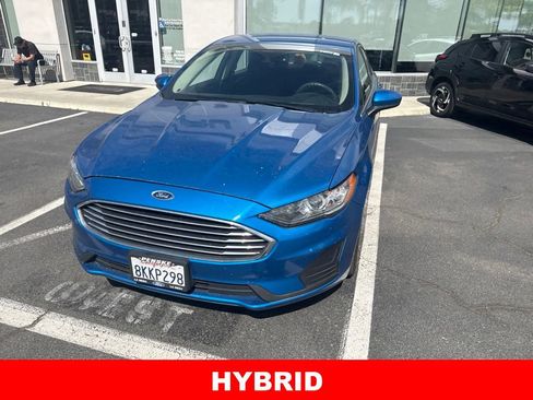 Used 2019 Ford Fusion SE FWD image 2