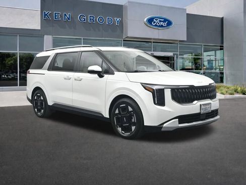 Used 2025 Kia Carnival EX image 1
