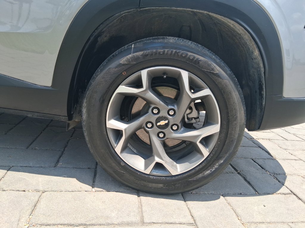 Used 2024 Chevrolet Trax LT w/ LT Convenience Package FWD image 17
