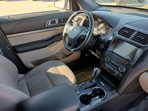 Used 2019 Ford Explorer XLT w/ Equipment Group 201A image 11