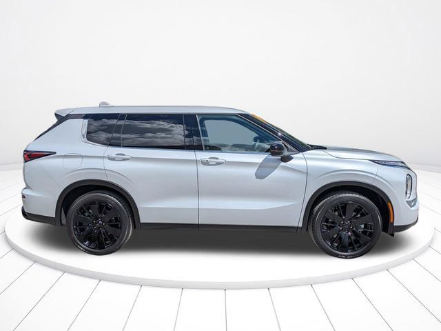 New 2026 Mitsubishi Outlander LE FWD image 3