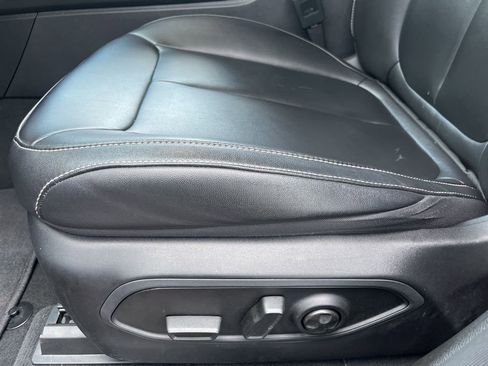 Used 2023 Jeep Grand Cherokee Limited w/ Black Appearance Package AWD/4WD image 53