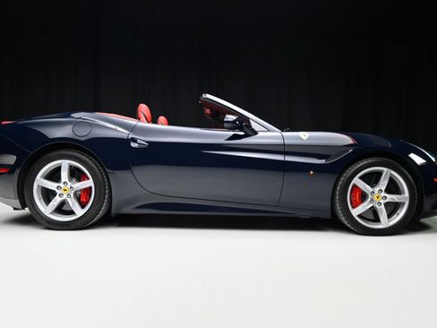Used 2016 Ferrari California T image 28