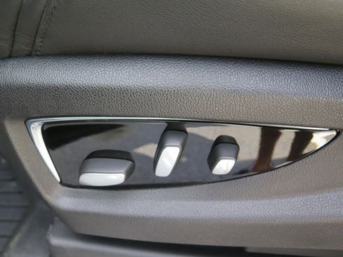 Used 2016 Cadillac Escalade Luxury image 11