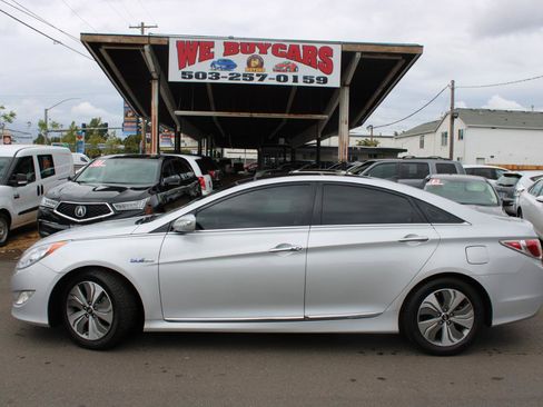 Used 2015 Hyundai Sonata Limited w/ Option Group 02 FWD image 2