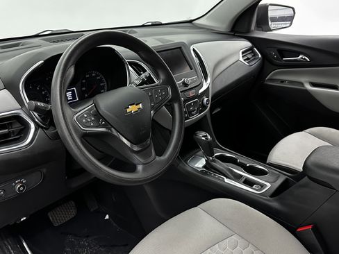 Used 2021 Chevrolet Equinox LS w/ LS Convenience Package image 8