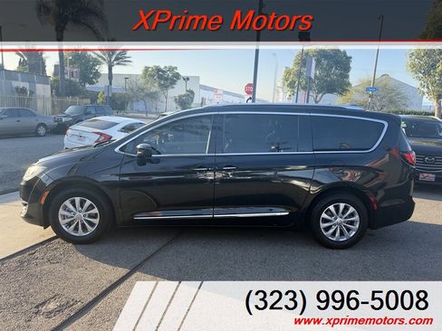 Used 2019 Chrysler Pacifica Touring-L w/ Advanced Safetytec Group FWD image 4