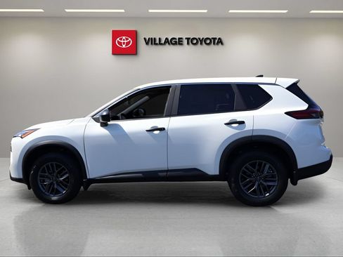 Used 2025 Nissan Rogue S FWD image 2