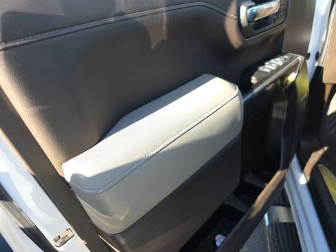 Used 2019 Chevrolet Silverado 1500 LTZ w/ LTZ Convenience Package image 15