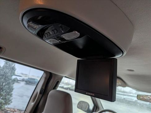 Used 2002 Chrysler Voyager eC image 16