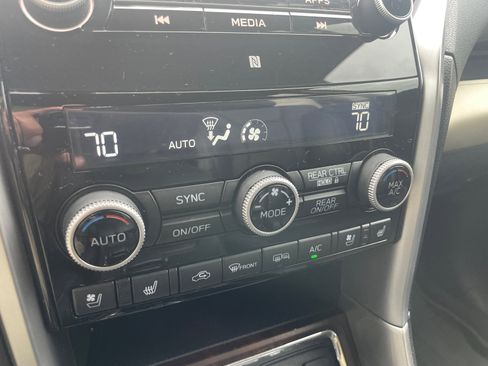 Used 2022 Subaru Ascent Touring AWD/4WD image 16