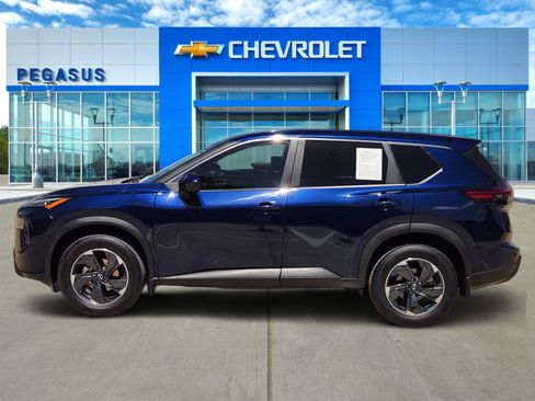 Used 2024 Nissan Rogue SV AWD/4WD image 3