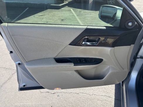 Used 2017 Honda Accord EX-L image 10