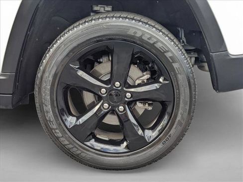 Used 2023 Jeep Grand Cherokee Altitude image 23