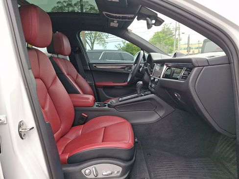 Used 2023 Porsche Macan AWD/4WD image 13