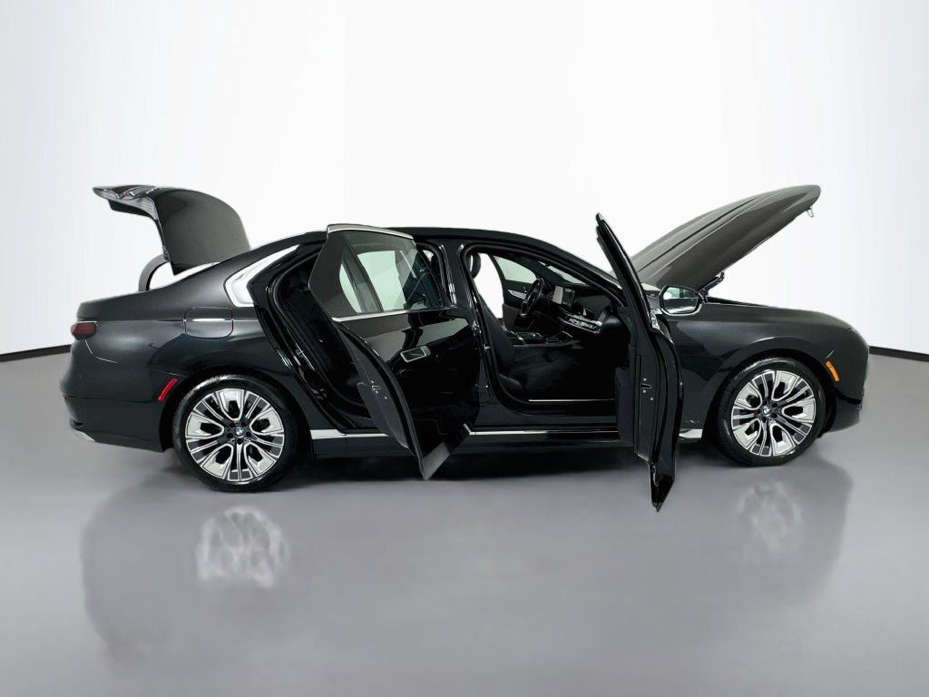 Used 2023 BMW i7 xDrive60 AWD/4WD image 30