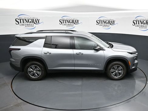 Used 2026 Chevrolet Traverse LT FWD image 25