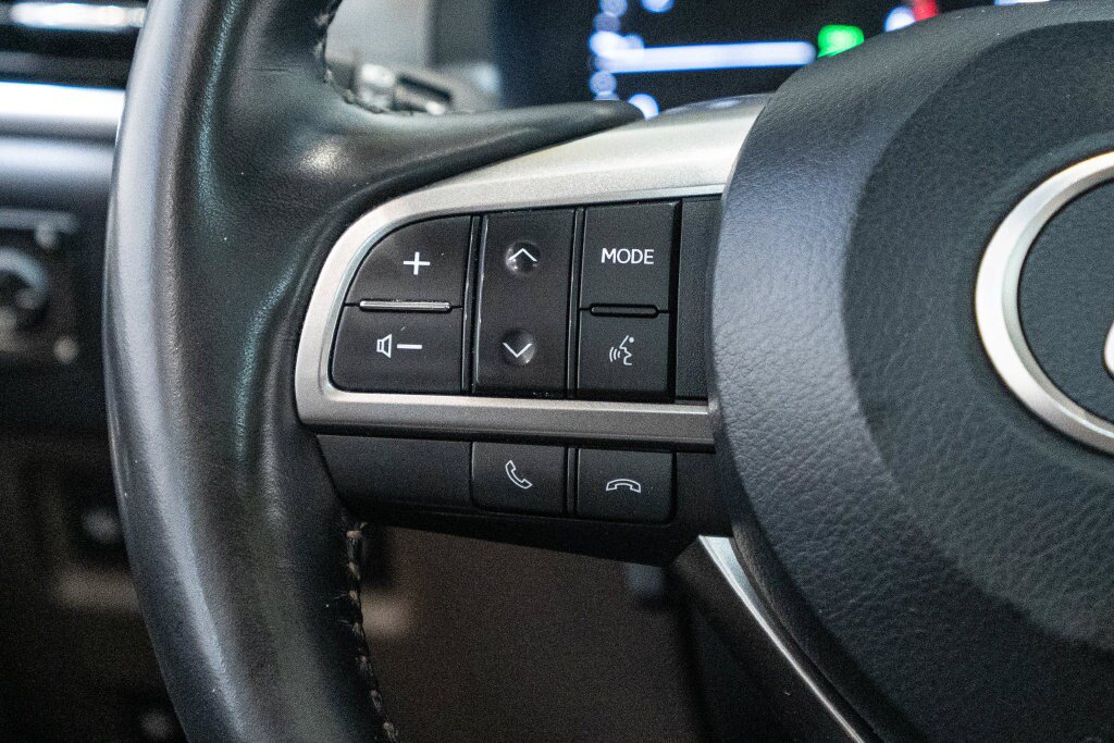 Used 2023 Lexus GX 460 Premium w/ Accessory Package AWD/4WD image 18