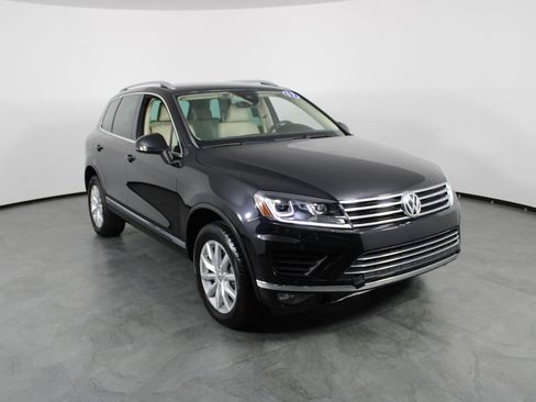 Used 2017 Volkswagen Touareg Sport AWD/4WD image 4