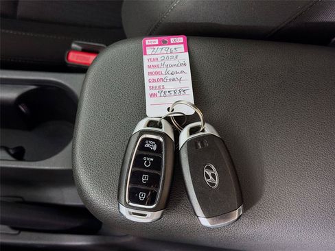 Used 2023 Hyundai Kona SEL AWD/4WD image 4