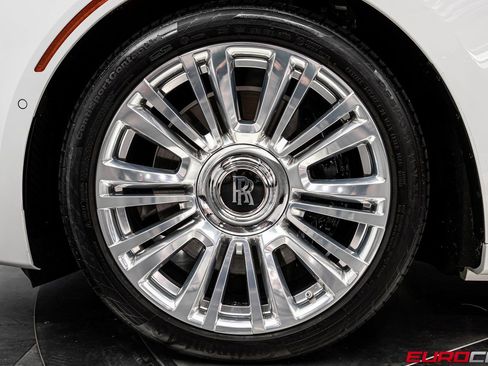 Used 2022 Rolls-Royce Ghost w/ Ghost Package image 21