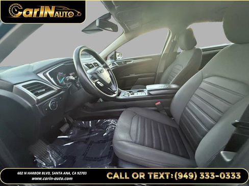 Used 2020 Ford Fusion SE image 12