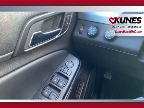 Used 2016 GMC Yukon XL SLT image 22