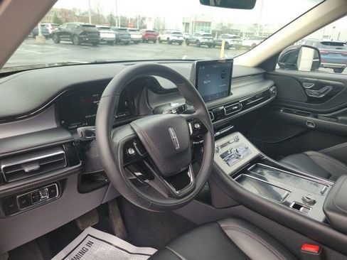 Used 2023 Lincoln Aviator AWD w/ Premium Package image 30