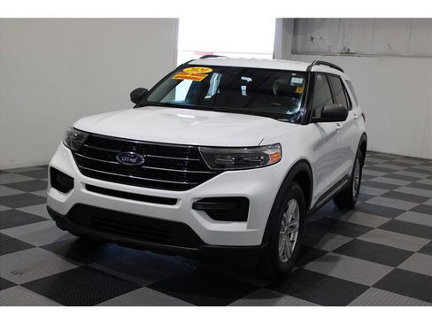 Used 2020 Ford Explorer XLT image 19