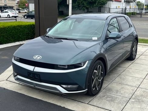 Certified 2024 Hyundai Ioniq 5 SE RWD image 3