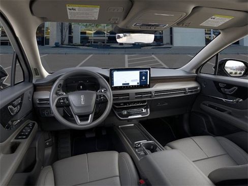 New 2025 Lincoln Corsair Reserve w/ Equipment Group 202A image 9