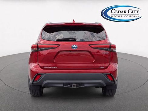 Used 2020 Toyota Highlander XLE AWD/4WD image 7