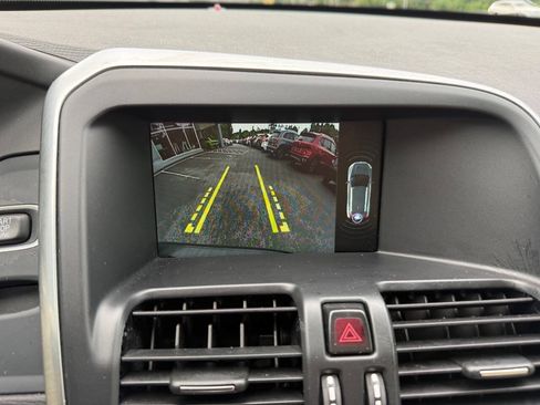 Used 2016 Volvo XC60 T5 Premier w/ Proximity Package FWD image 19
