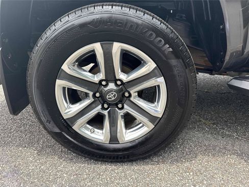 Used 2018 Toyota Tacoma Limited RWD image 30