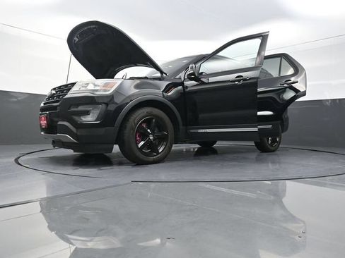 Used 2017 Ford Explorer XLT AWD/4WD image 43