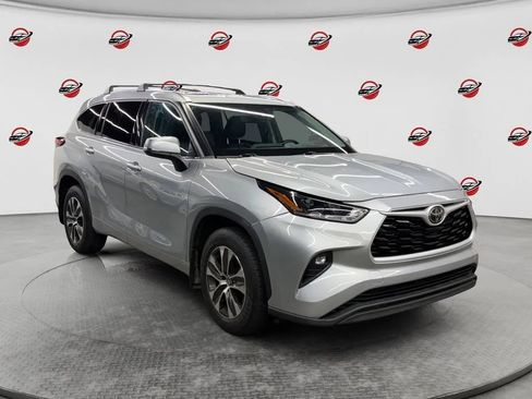 Used 2021 Toyota Highlander XLE AWD/4WD image 7