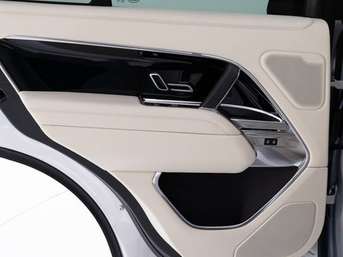 Used 2025 Land Rover Range Rover SE image 22